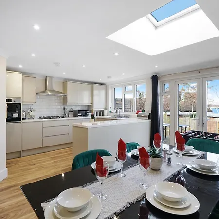 Luxurious House In Wembley - Garden Villa London Exterior photo