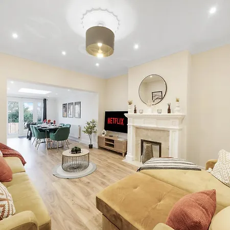 Luxurious House In Wembley - Garden Villa London Exterior photo